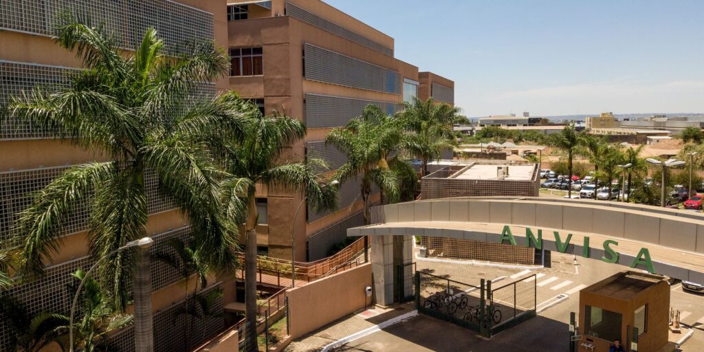 Anvisa suspende suplementos alimentares de duas marcas; confira