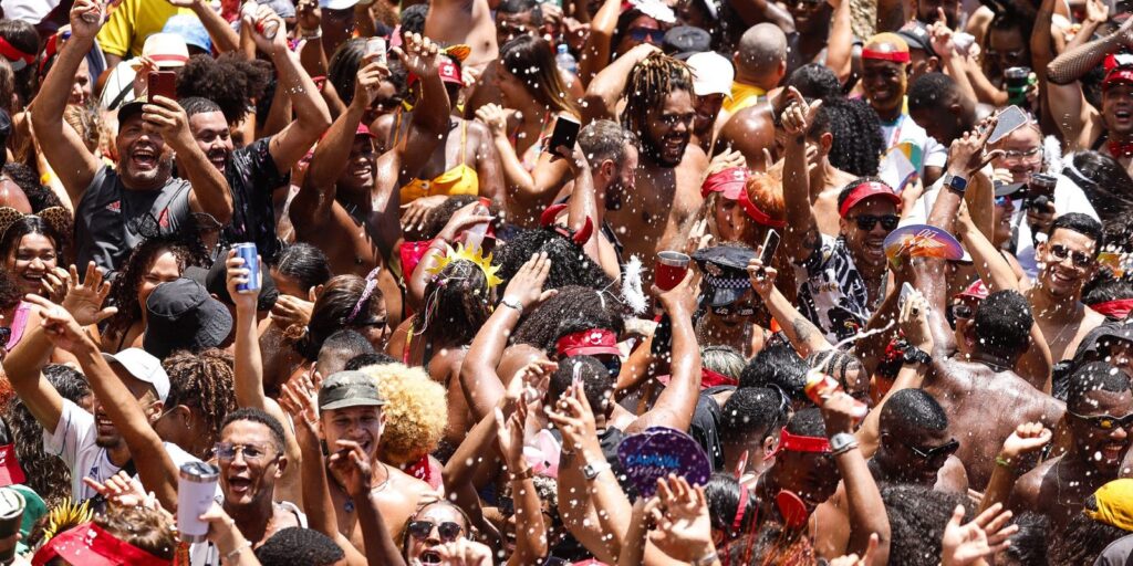 Bailes da Cinelândia transformam o centro do Rio com shows ao vivo