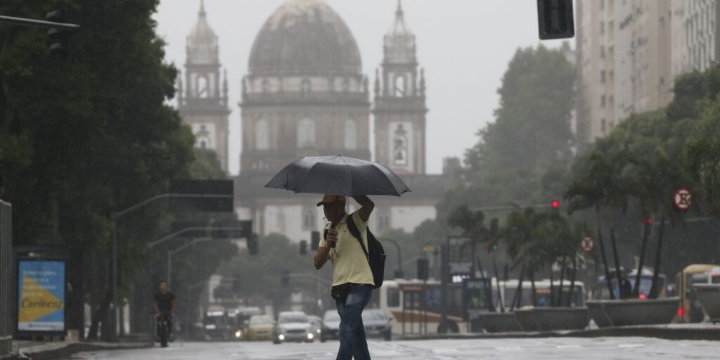 Chuvas intensas no Rio de Janeiro levam ao acionamento da Marinha
