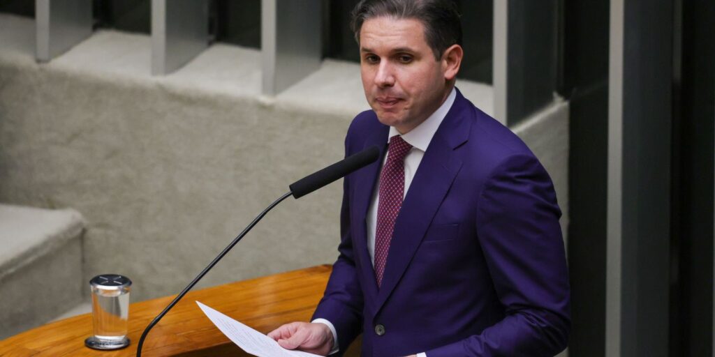 Motta promete avançar sobre escala 6x1 e trabalho por aplicativos