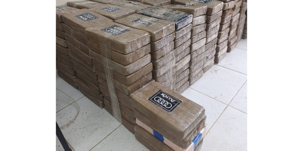 Operação internacional apreende 1,3 t de cocaína em alto mar