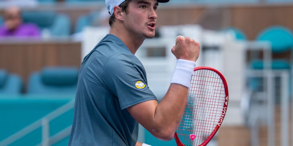 João Fonseca vence estreia em Miami e terá Alcaraz na 2ª rodada
