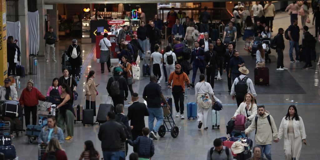 Feriado de Tiradentes aumenta fluxo de passageiros em aeroportos