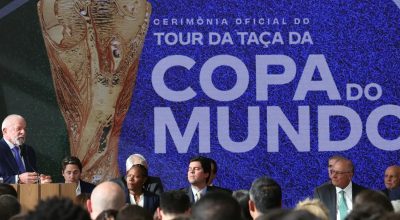 Lula sanciona lei da Copa do Mundo Feminina e reconhece pioneiras