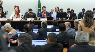 Centrão tenta derrubar transição de 60 dias para fim da escala 6x1