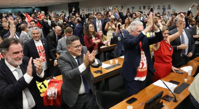 Comissão aprova relatório de PEC que acaba com escala 6X1