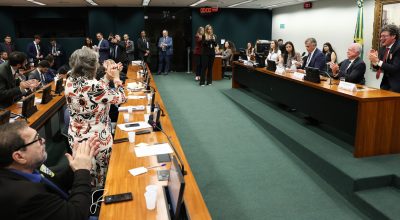 CCJ aprova admissibilidade de propostas que acabam com escala 6x1