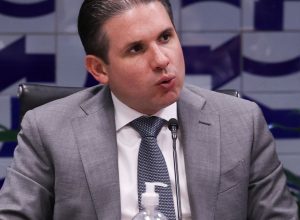 Motta convoca reunião de líderes para votar PL do fim da escala 6x1