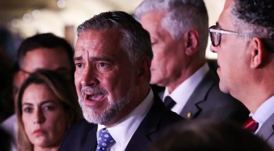 Base do governo pede indiciamento de Bolsonaro na CPMI do INSS