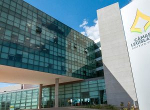 Deputados distritais extinguem jornada 6x1 de terceirizados