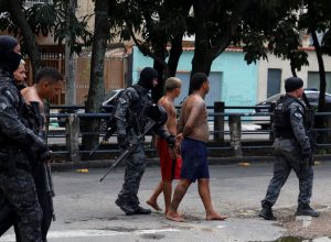 Mais dez policiais são denunciados por crimes na Operação Contenção