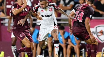 Flamengo joga mal e inicia Recopa Sul-Americana com derrota