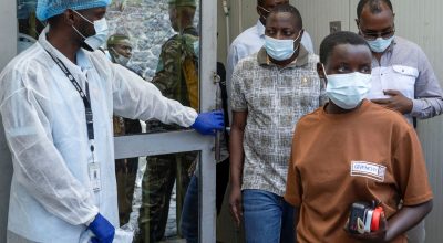 Uganda confirma mais três casos de ebola; total sobe para cinco
