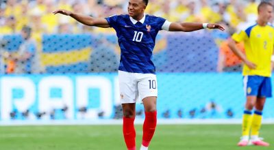 Com dois gols de Mbappé, França despacha Suécia e avança às oitavas