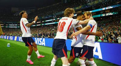 Com um a menos, Inglaterra derruba México no Azteca e segue na Copa