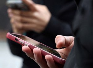 Jovem cria plataforma para ajudar nova geração de eleitores nas urnas