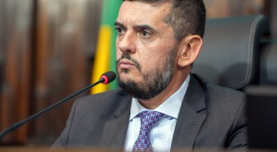 Afastado da presidência pelo STF, Bacellar renova licença na Alerj