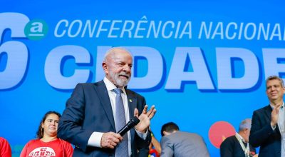 Lula critica Zema por não usar R$ 3,5 bi em obras de prevenção à chuva