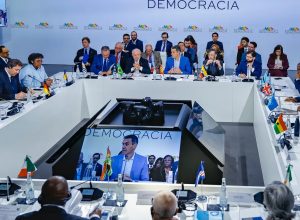 Pobres não podem pagar por irresponsabilidade das guerras, diz Lula