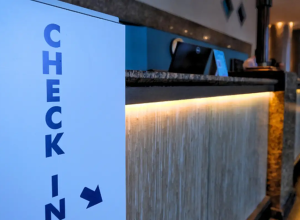 Hospedagens têm até amanhã para adotar check-in digital