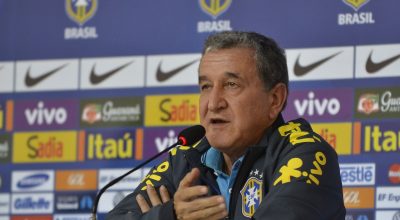 Técnico do tetra, Parreira apresenta melhora, mas permanece na UTI