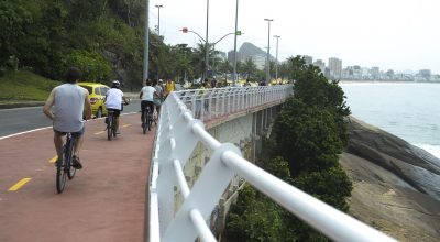 Prefeitura do Rio fecha Ciclovia Tim Maia após ondas de 2 metros