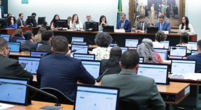 CCJ da Câmara adia análise de PEC sobre redução da maioridade penal