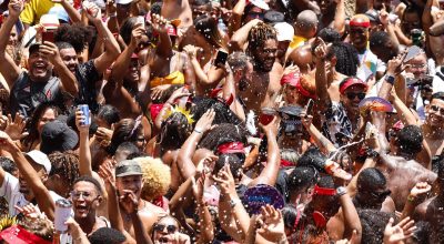 Bailes da Cinelândia transformam o centro do Rio com shows ao vivo