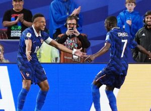 Depois de chuva e pausa, França de Mbappé não dá chances ao Iraque