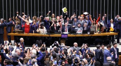 Saiba como votaram os deputados na PEC que acaba com a escala 6x1