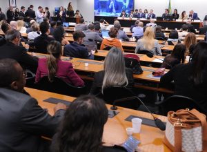 CCJ da Câmara adia análise da PEC da redução da maioridade penal