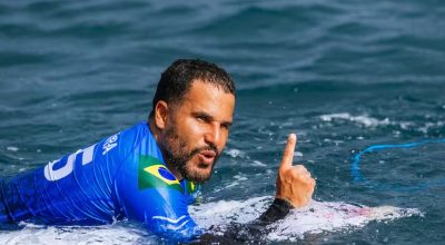WSL: Ítalo Ferreira domina tubos em Teahupo’o e avança às semifinais