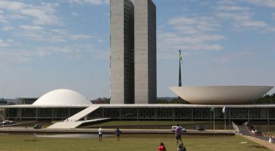 Alcolumbre fatia votação do PL da Dosimetria; governo denuncia manobra