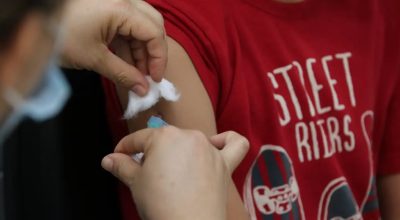 Vacinação nas escolas segue até dia 30 e meta é imunizar 27 milhões