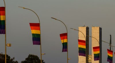 Candidaturas LGBT+ têm recorde em 2026 e se espalham por mais partidos