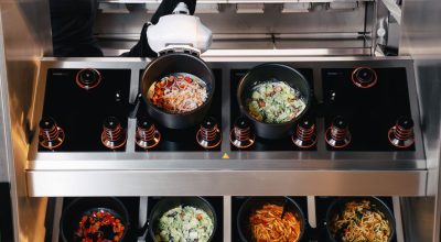 Robô cozinheiro com IA vence prêmio internacional de robótica