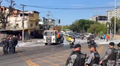Manifestações contra ação da polícia bloqueiam vias do Rio