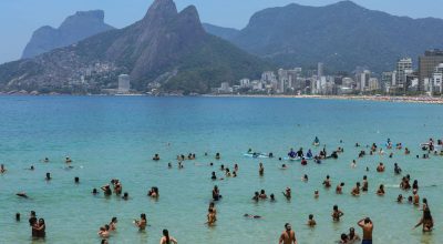 Carnaval: salva-vidas resgatam 453 pessoas no litoral fluminense
