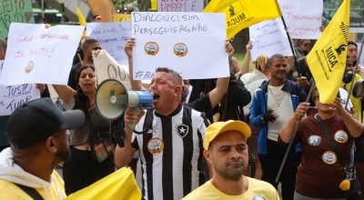 Camelôs protestam contra programa da prefeitura no Rio