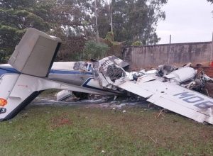 Queda de bimotor deixa dois mortos em Marília, interior de São Paulo